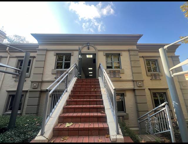 108M² OFFICE TO LET IN HYDE PARK